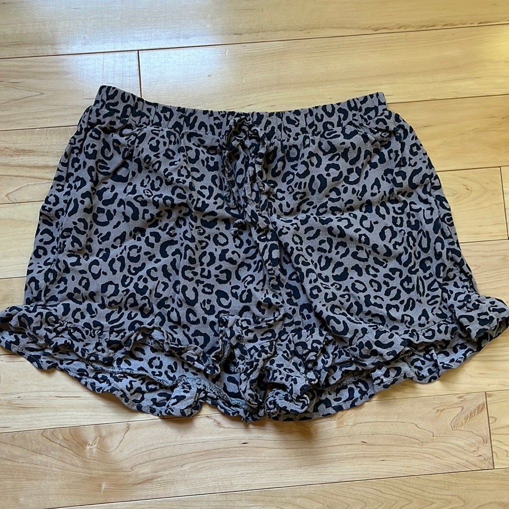 American eagle leopard print shorts size small